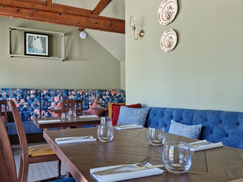 Swan table view portrait2